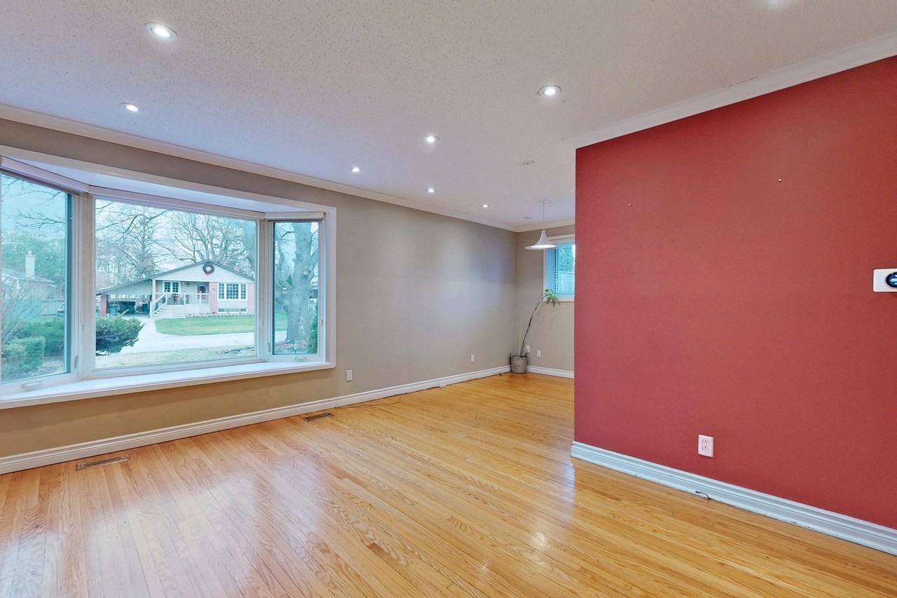 16 Knowles Crescent - Photo 2 of 14