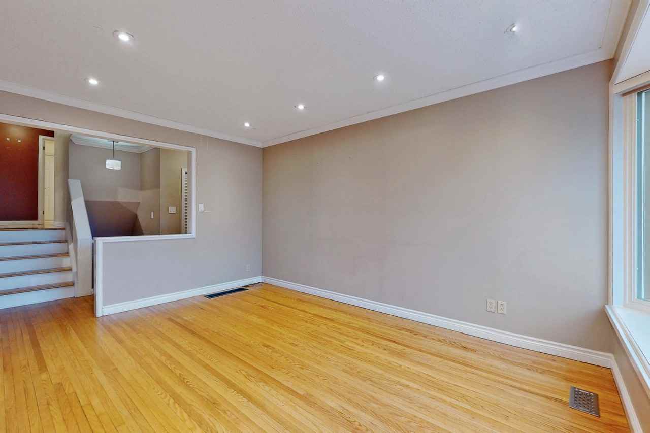 16 Knowles Crescent - Photo 4 of 14