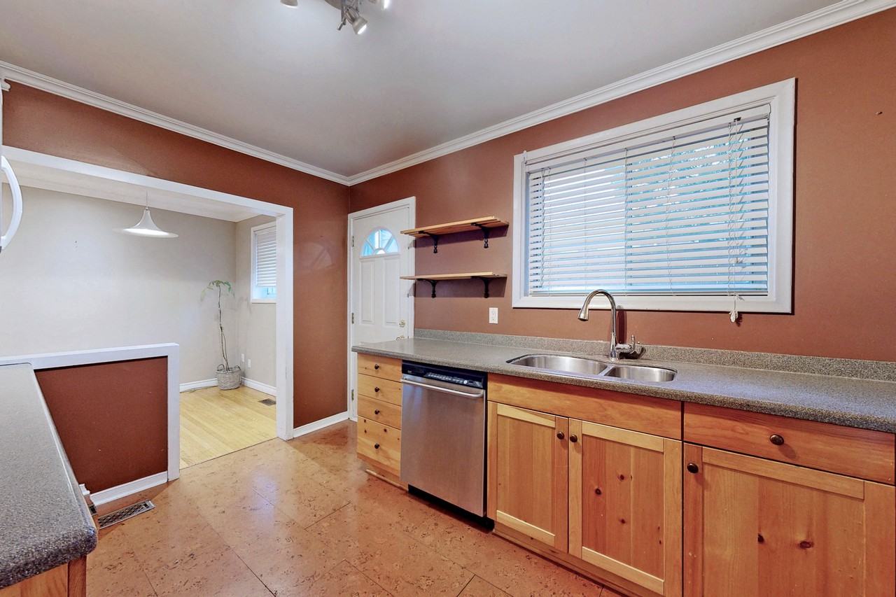 16 Knowles Crescent - Photo 6 of 14