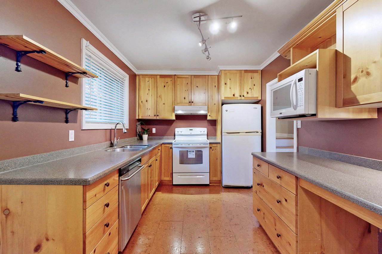 16 Knowles Crescent - Photo 7 of 14