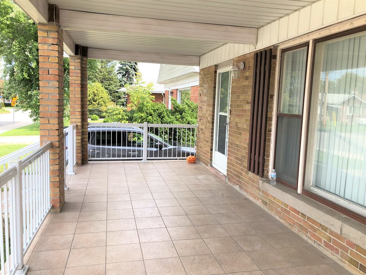 124 Budea Cres - Photo 2 of 10
