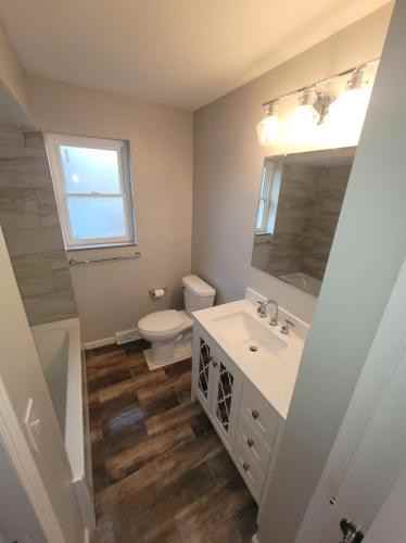 1051 W Seymour Ave #1 - Photo 3 of 13