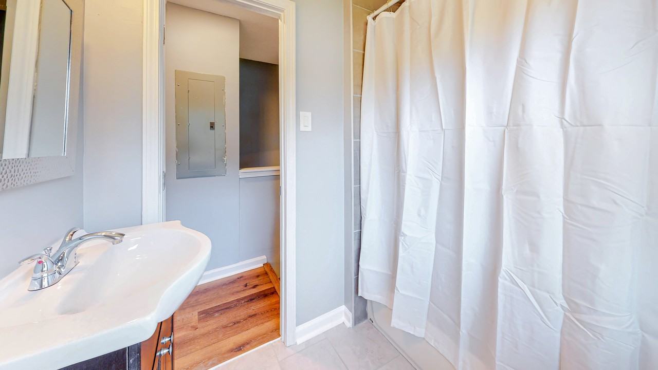 Whitworth Dr Sw - Photo 3 of 13