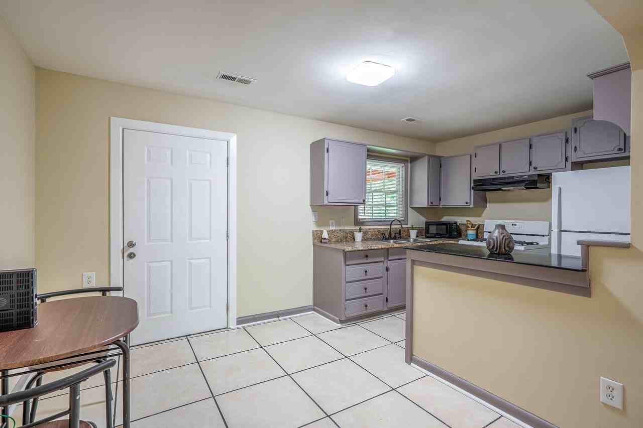 Stark Ct - Photo 6 of 21