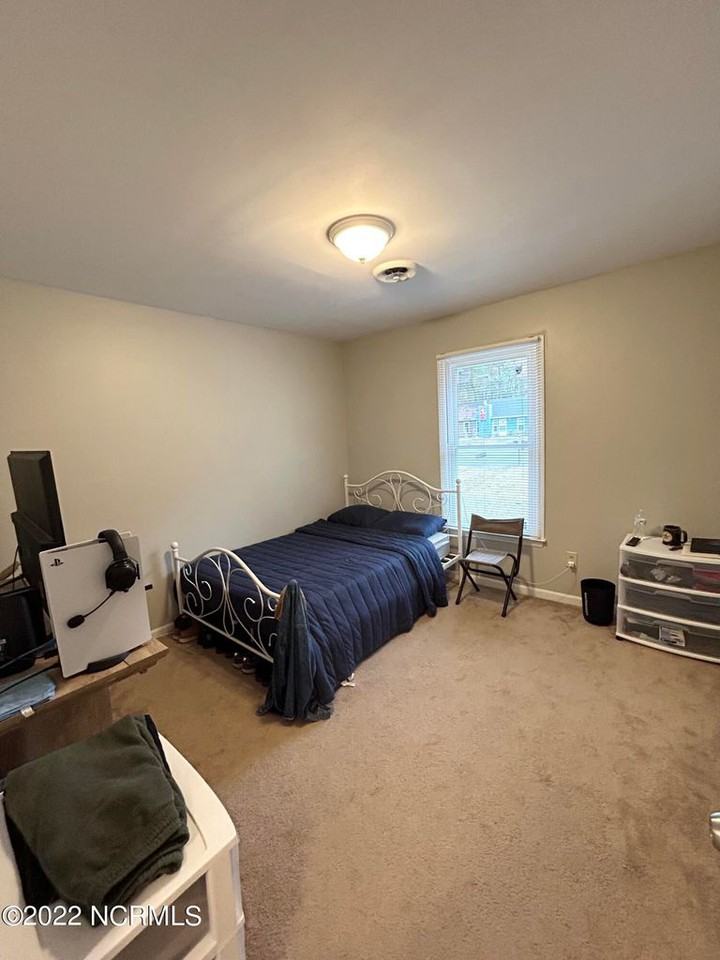 158 Corey Circle - Photo 2 of 7