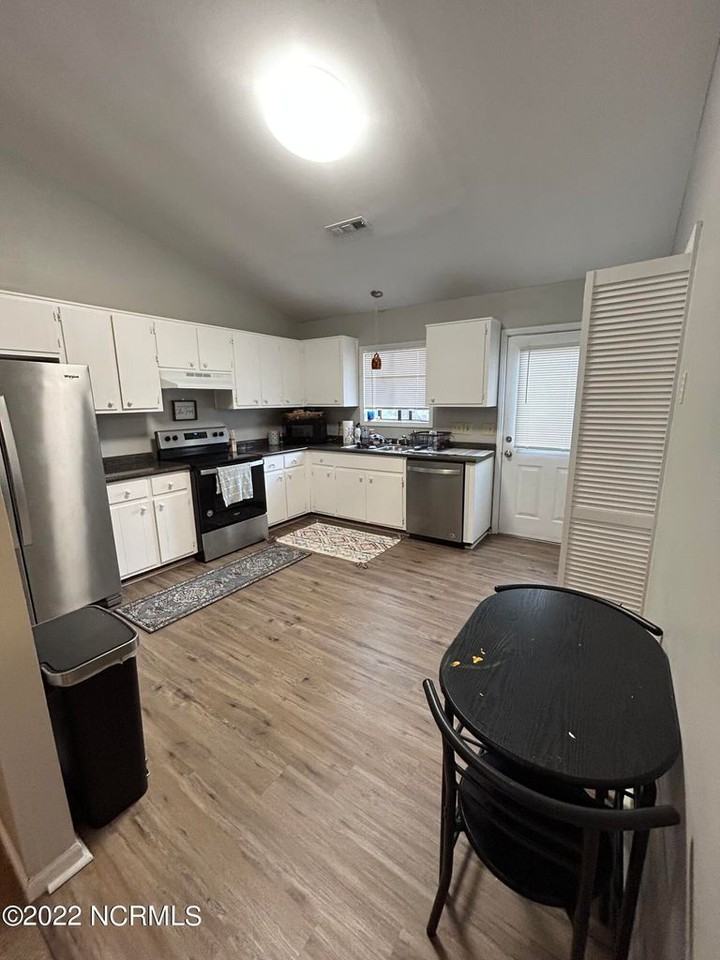 158 Corey Circle - Photo 3 of 7