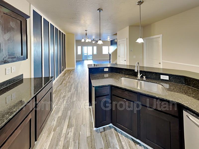 130 W Canley Vale Ln - Photo 4 of 33
