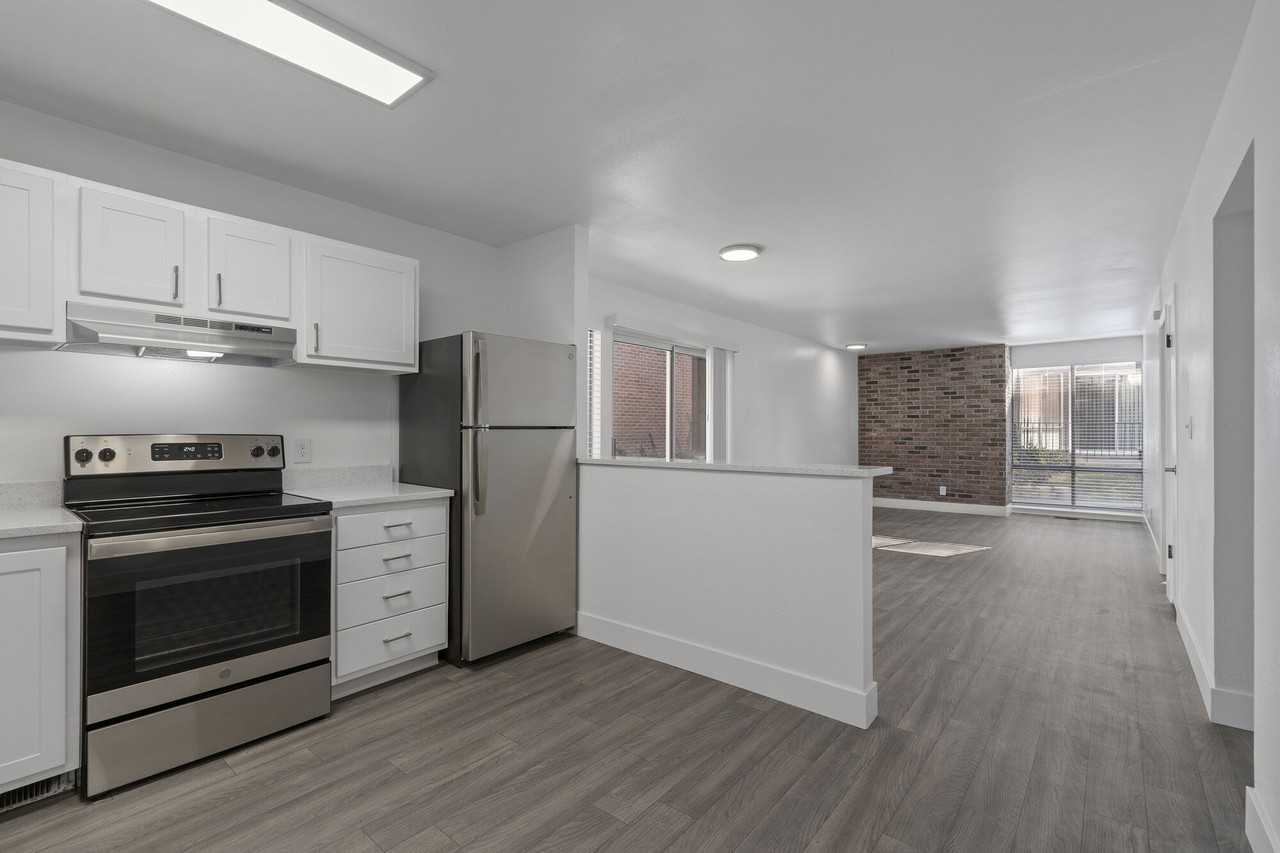 The Franklyn Apartments - Photo 2 of 18