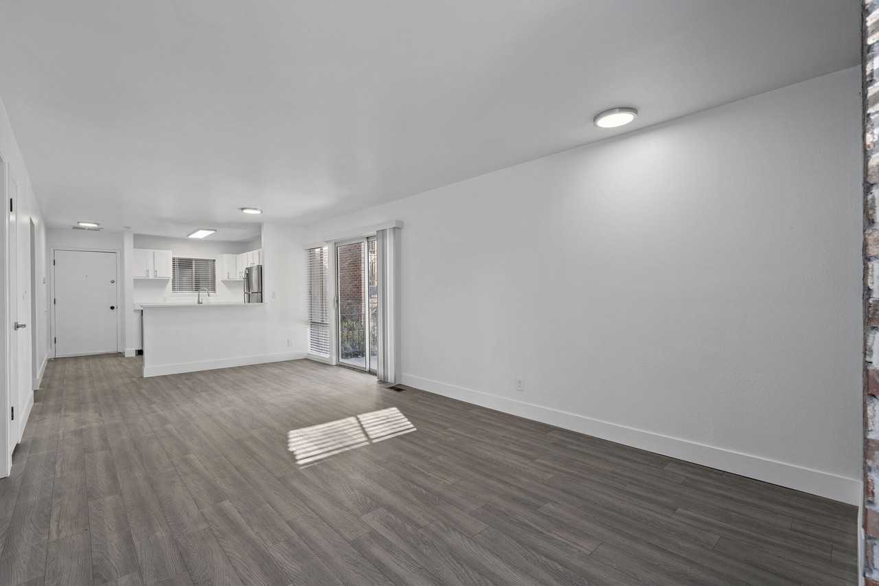 The Franklyn Apartments - Photo 5 of 18