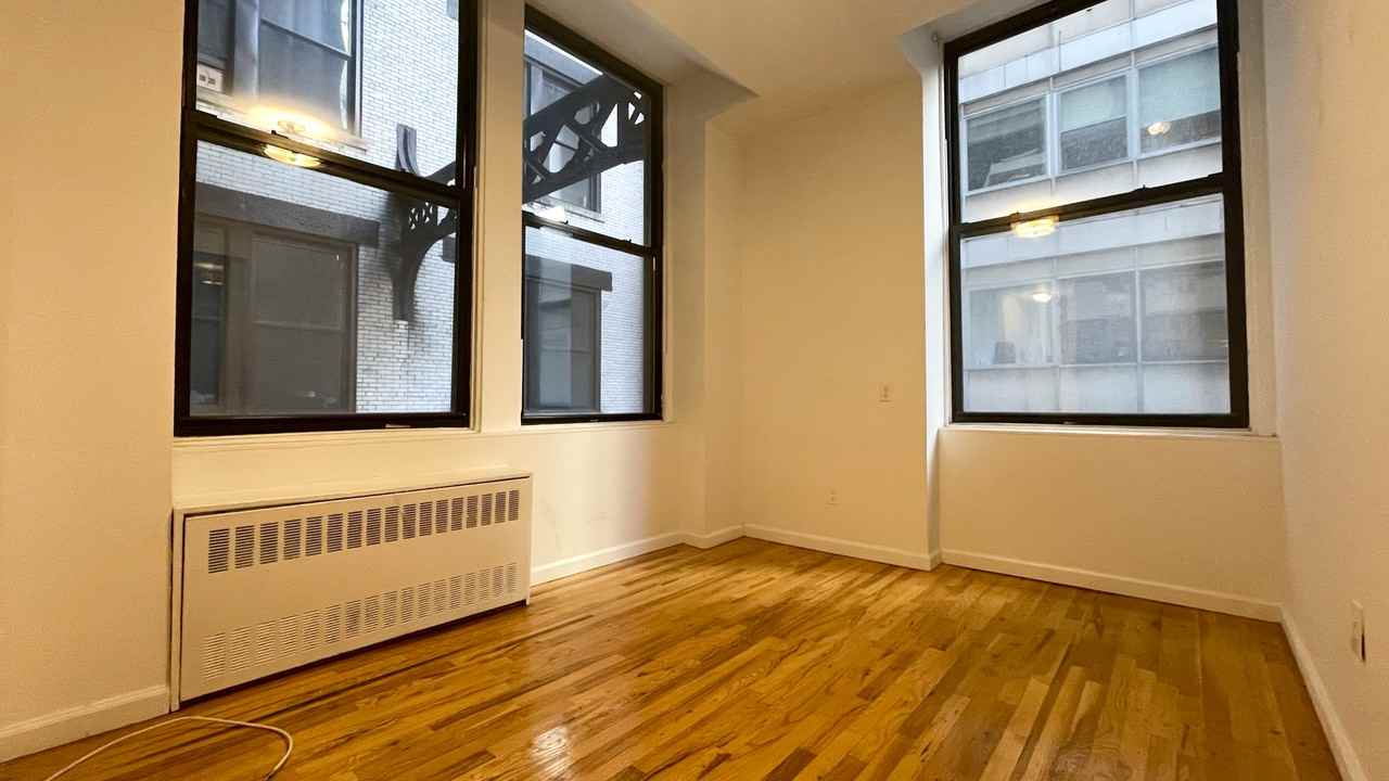 Broadway & Maiden Ln