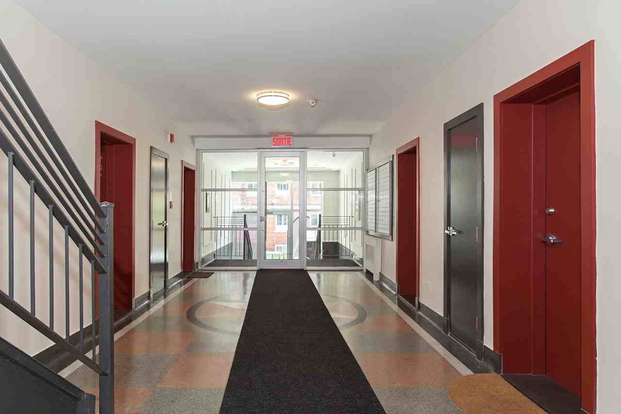 1555 Summerhill - Photo 3 of 9
