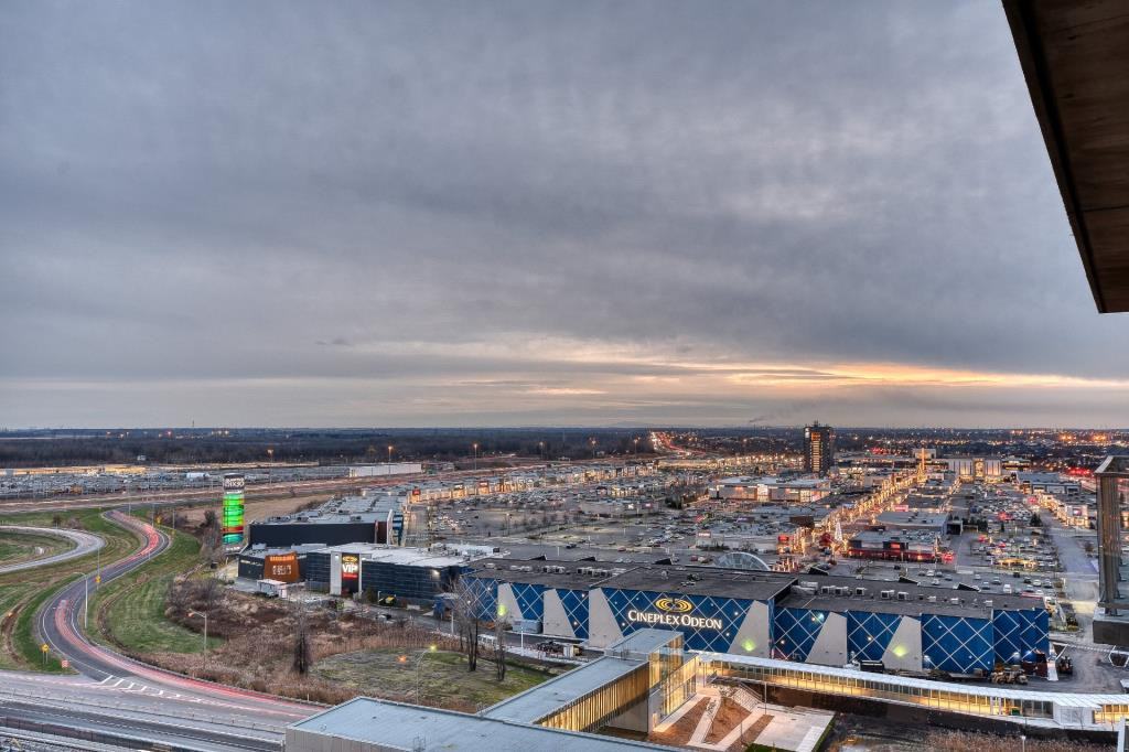 Rue Rue de l'Éclipse #1503 - Photo 2 of 24