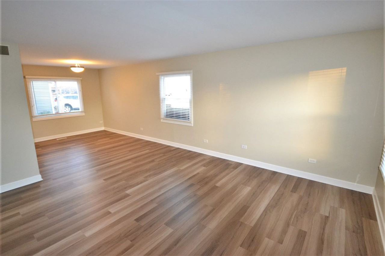 1549 Candlewood Dr - Photo 2 of 13