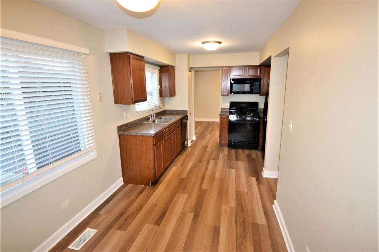 1549 Candlewood Dr - Photo 3 of 13