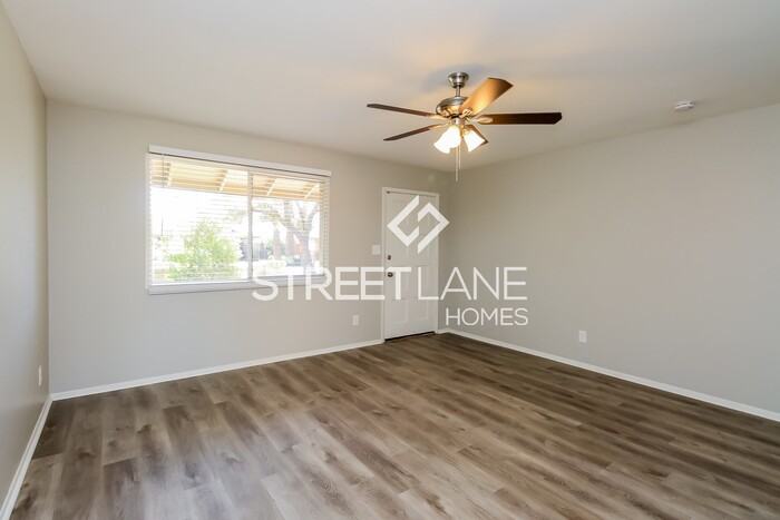 2540 E Geneva Dr - Photo 2 of 15