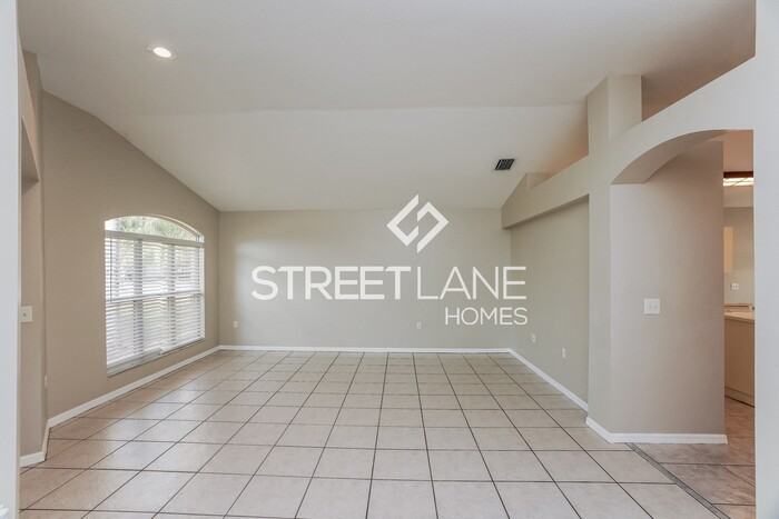 10418 Salisbury St - Photo 3 of 15