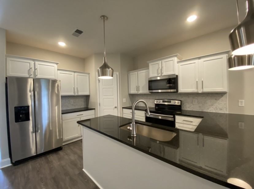 1032 Glenkirk Dr #C - Photo 4 of 20