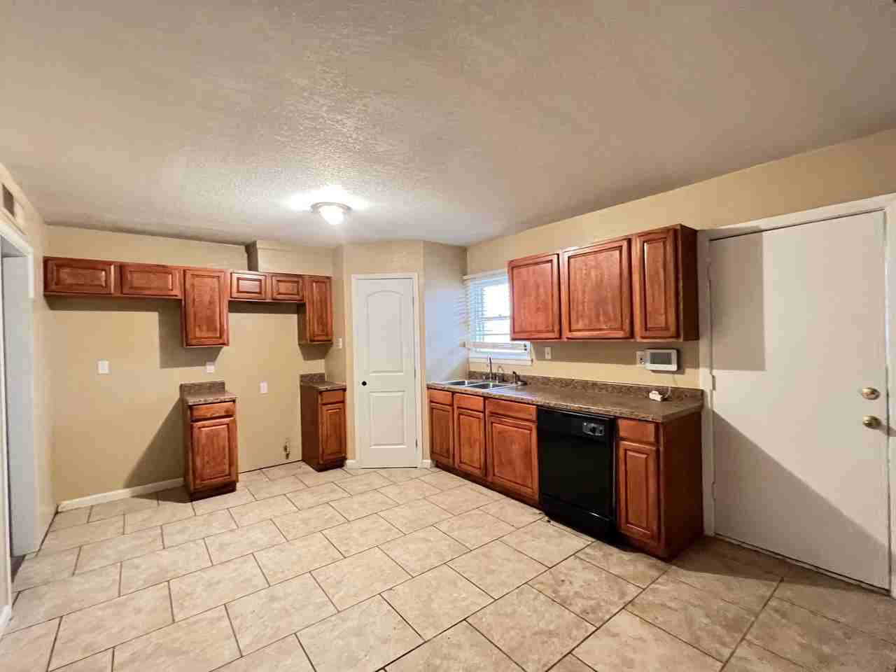 3305 Thomas Ave #1 - Photo 4 of 10