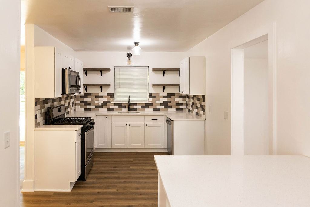 2321 South Laverne Avenue #1 - Photo 5 of 16