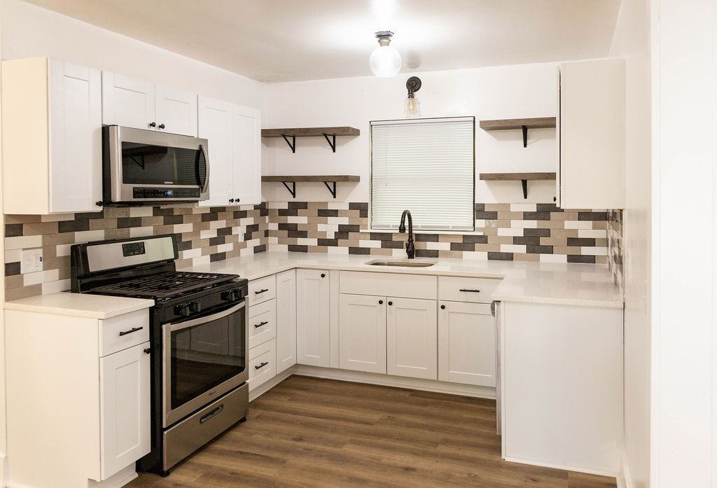 2321 S Laverne Ave #1 - Photo 4 of 16