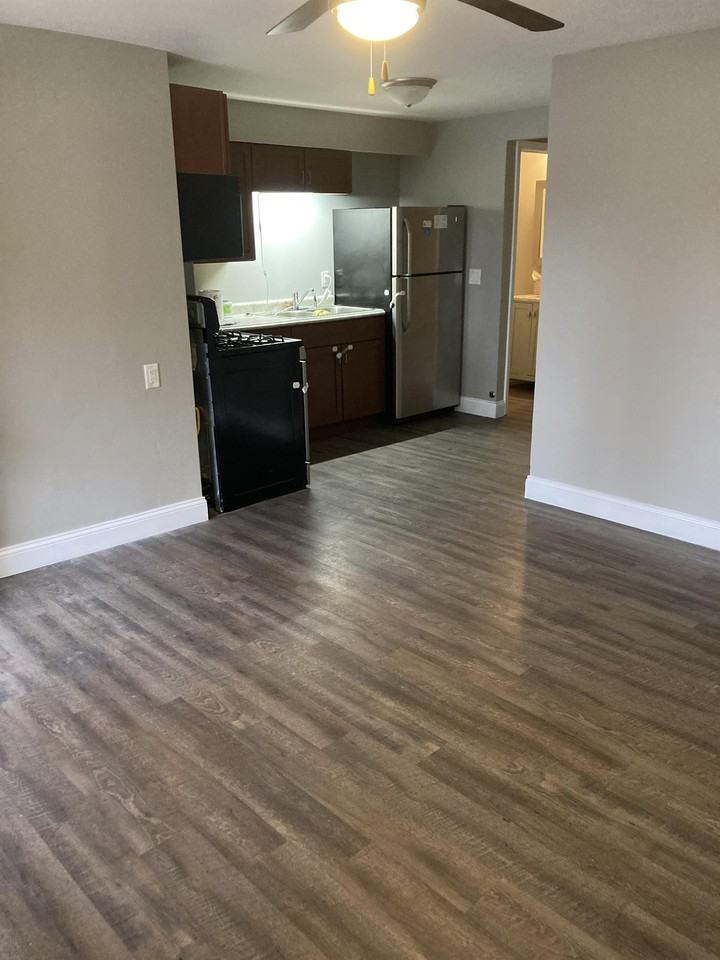 711 Governor St #B - Photo 2 of 7