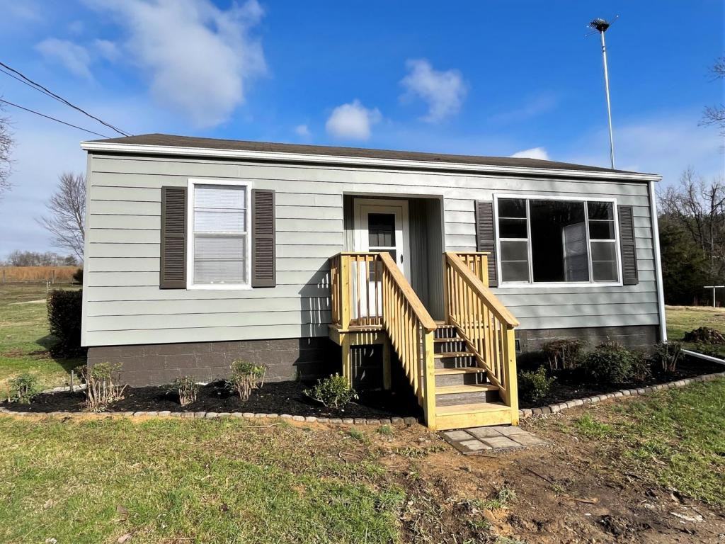 3248 Blue Springs Pkwy - Photo 2 of 11