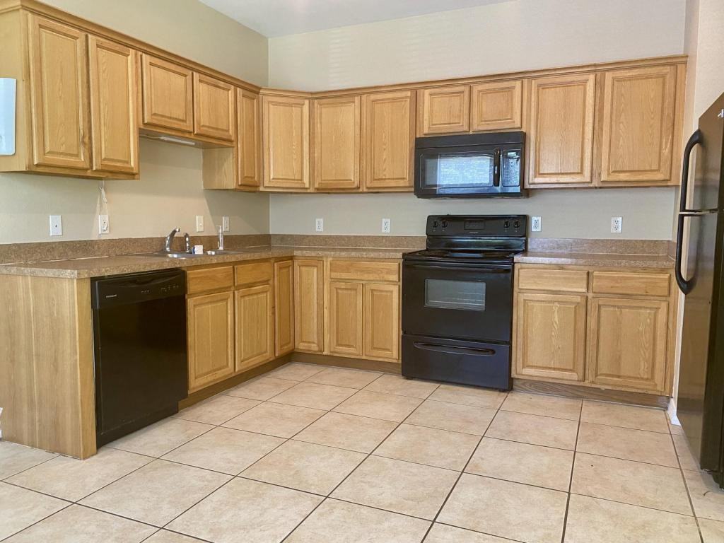 6227 E Newton St - Photo 3 of 11