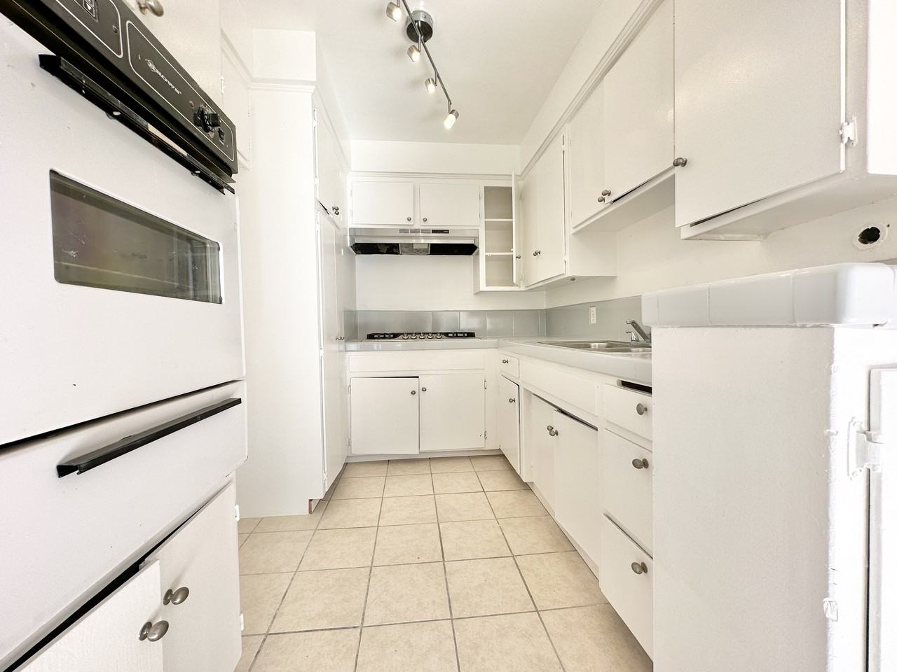 322 S Commonwealth Ave #9 - Photo 3 of 12