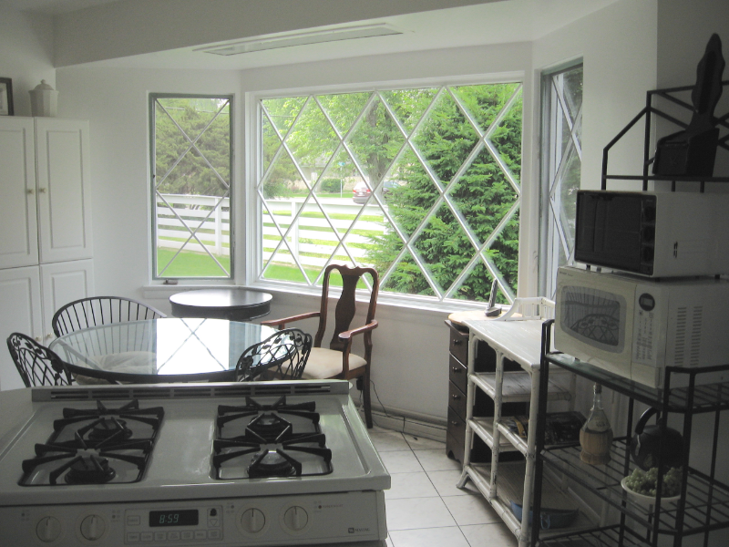 3746 Fairview Ave - Photo 4 of 18