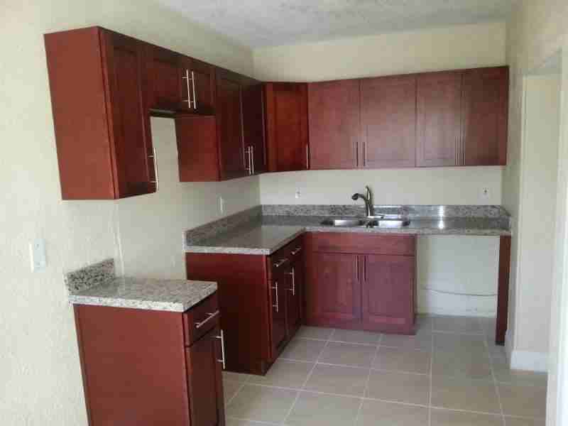 1008 W Bloxham St - Photo 2 of 6