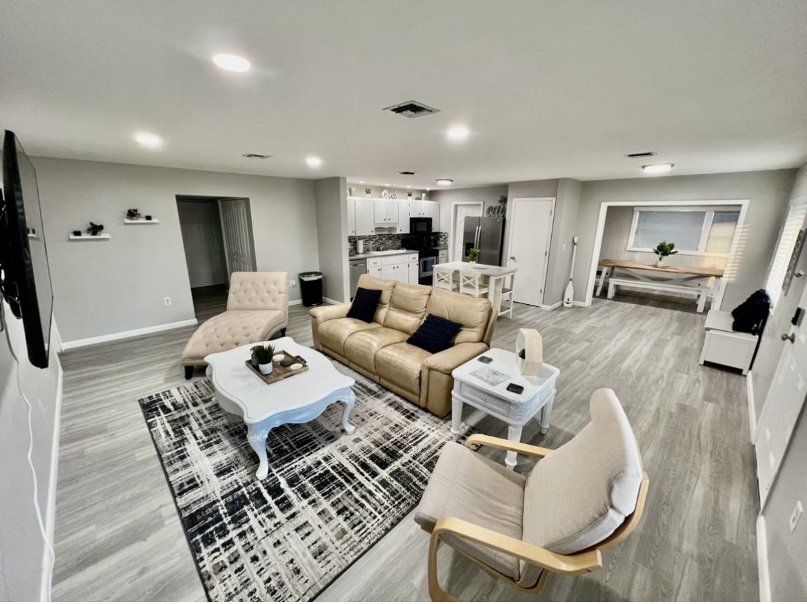 390 Needle Blvd - Photo 2 of 17