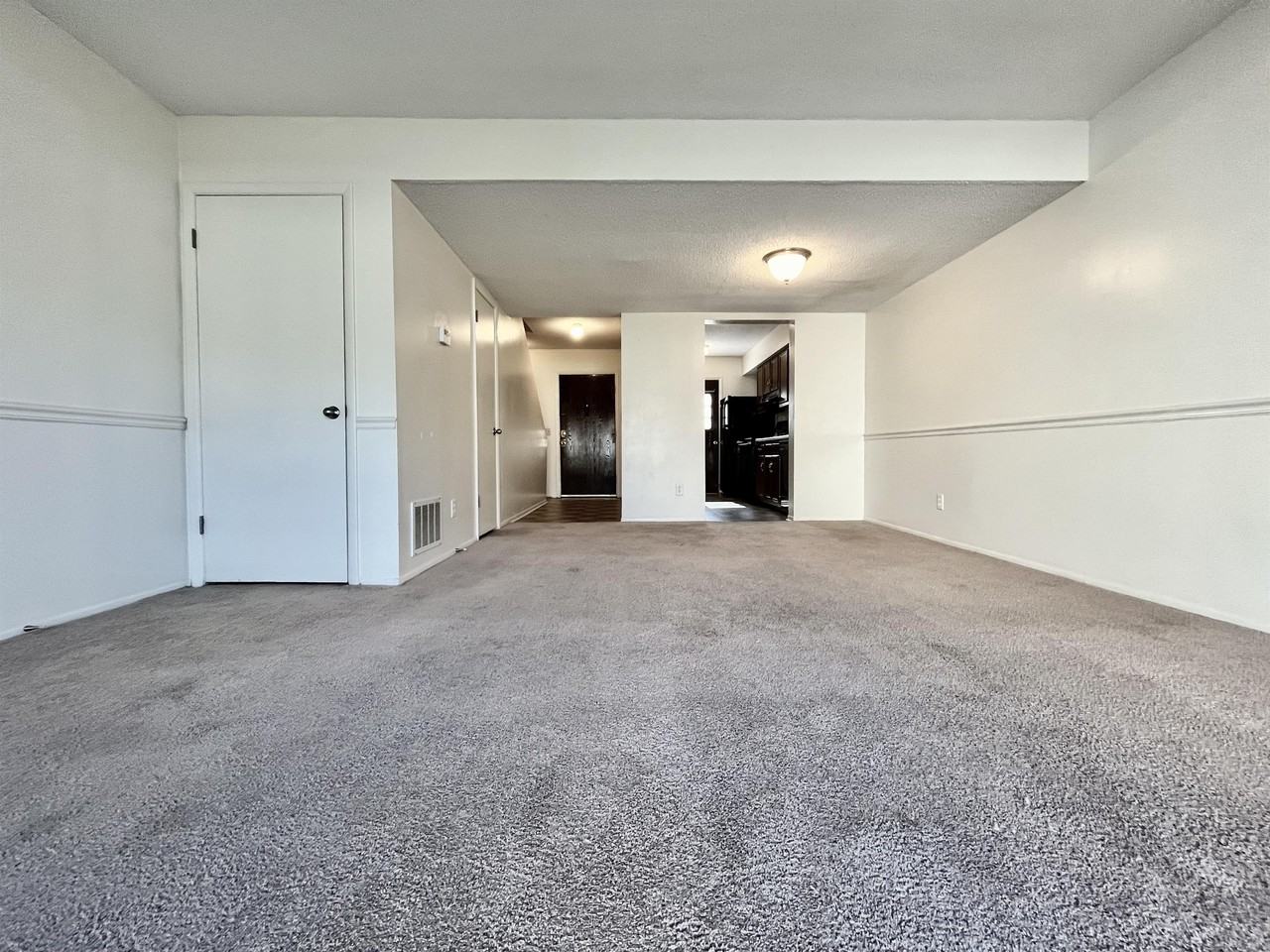 901 Olmstead Drive - 28Unit 28 #28 - Photo 3 of 15