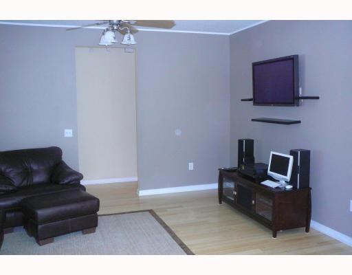 303 Antigua Dr - Photo 2 of 8