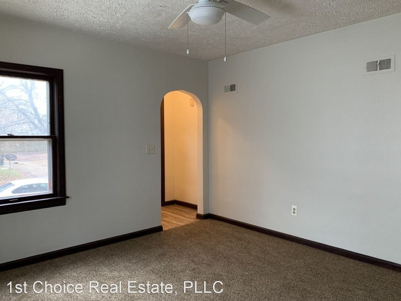 827 Larned St - Photo 3 of 11