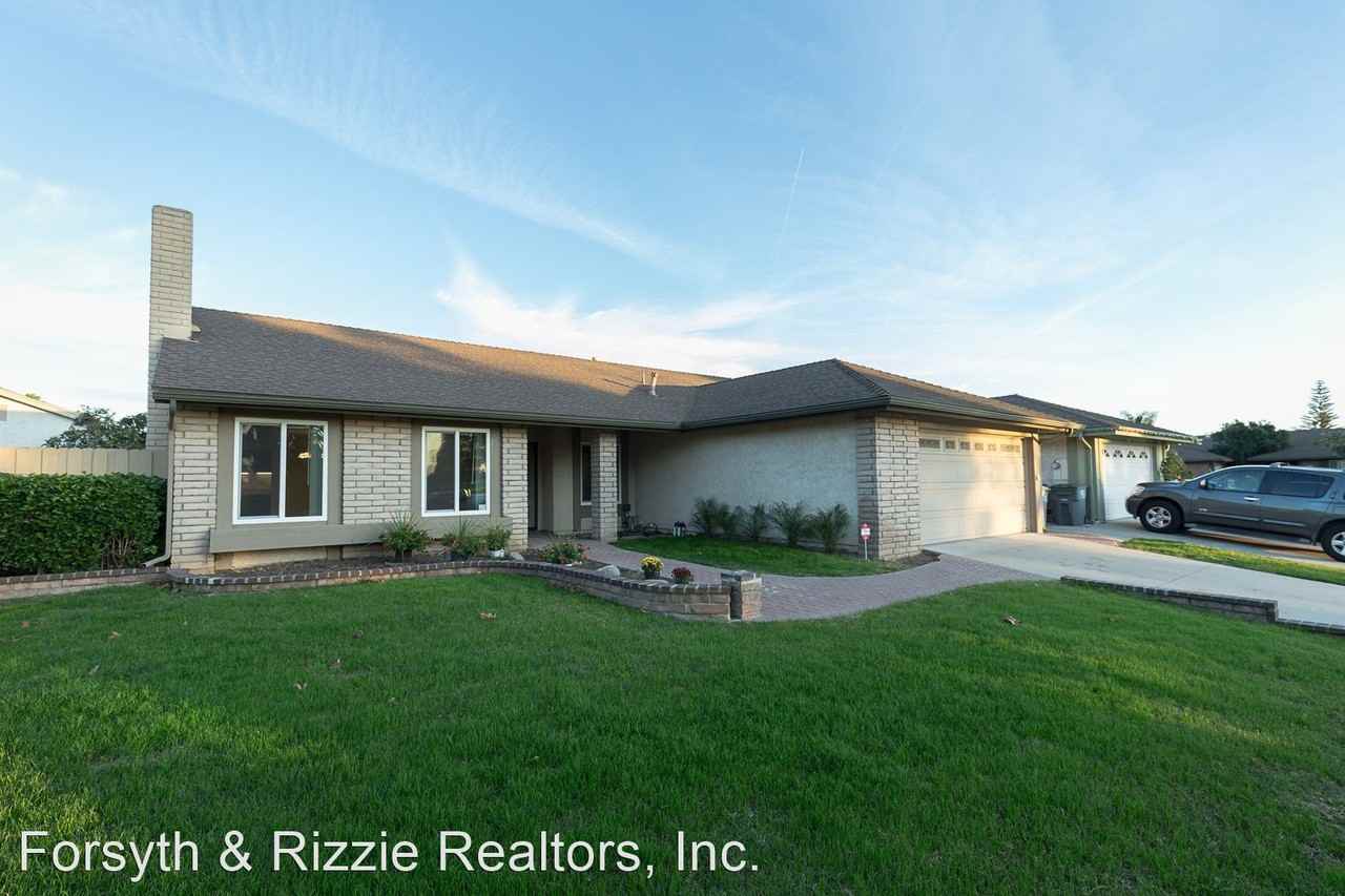 2140 Camelot Way - Photo 2 of 24