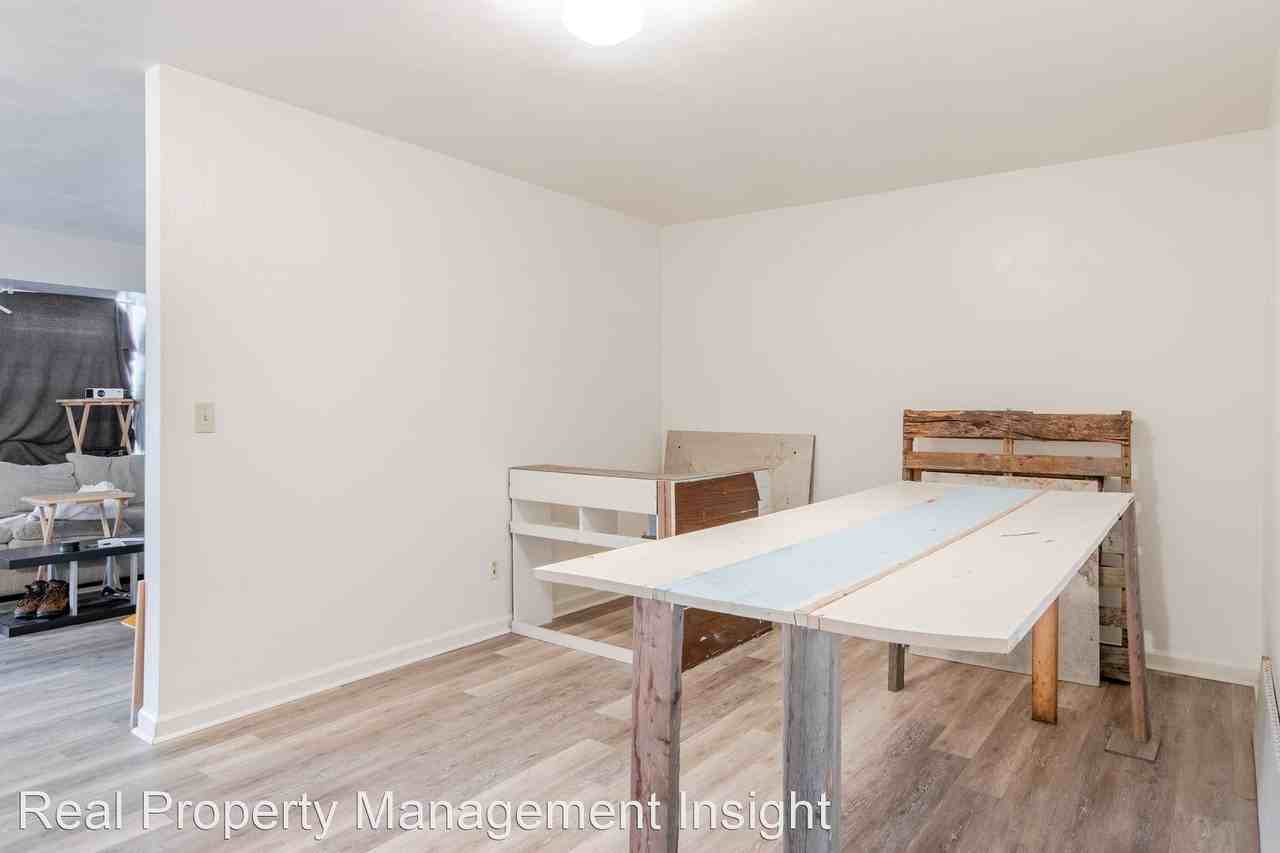 306 Pheasant Run Ct - Photo 3 of 15