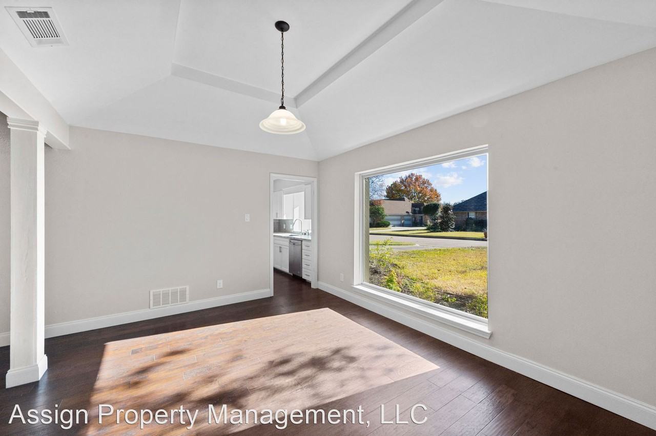 207 Fresh Meadow Dr - Photo 3 of 26