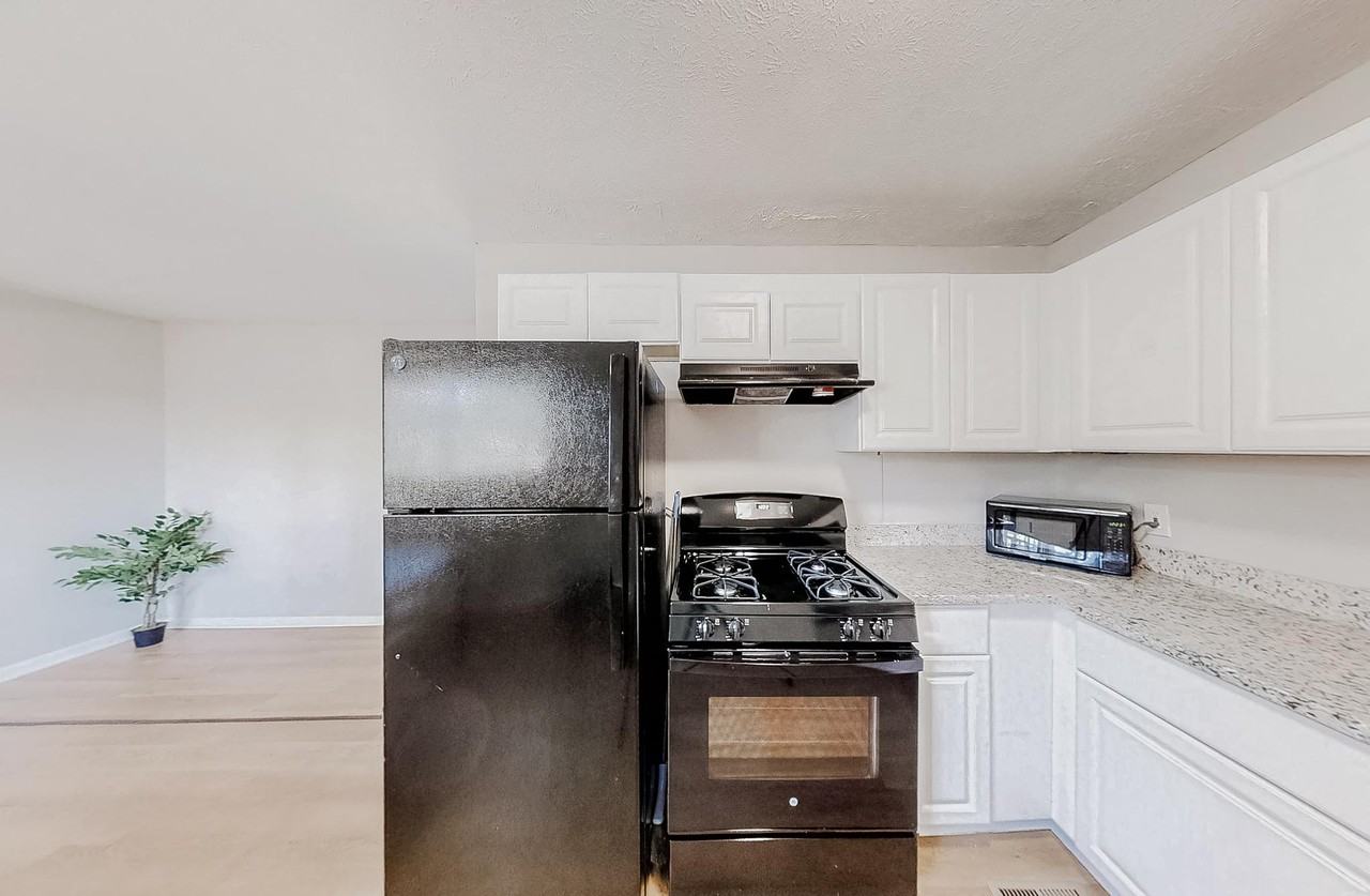 Hillandale Dr - Photo 6 of 12