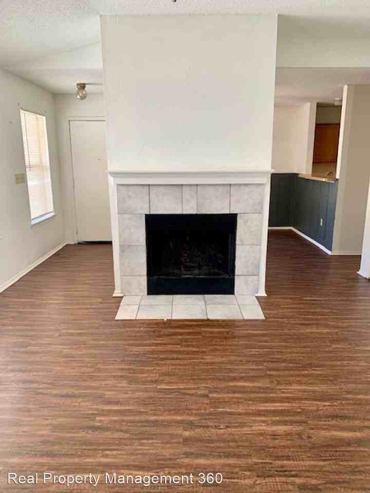 339 Gregory - Photo 3 of 8