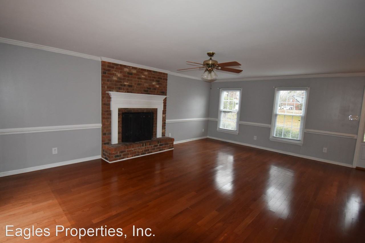 305 Smith Pl - Photo 2 of 12