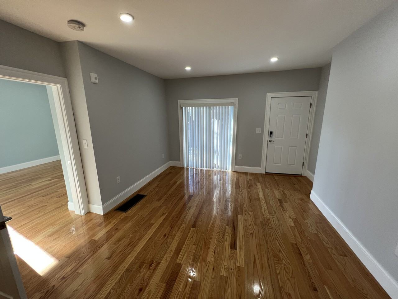 372 Oxford St #2 - Photo 4 of 18