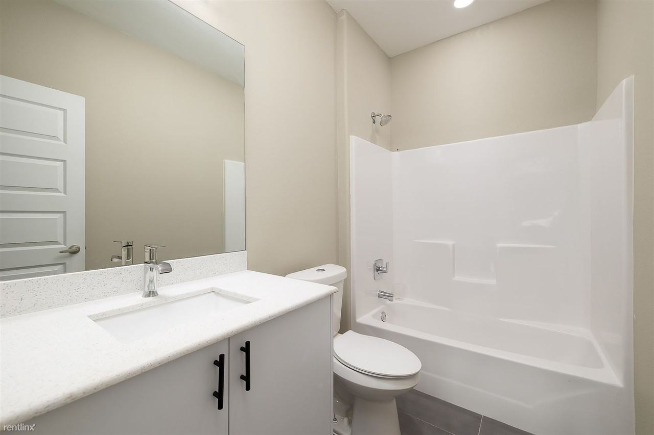 11019 36th Ln - Photo 3 of 8