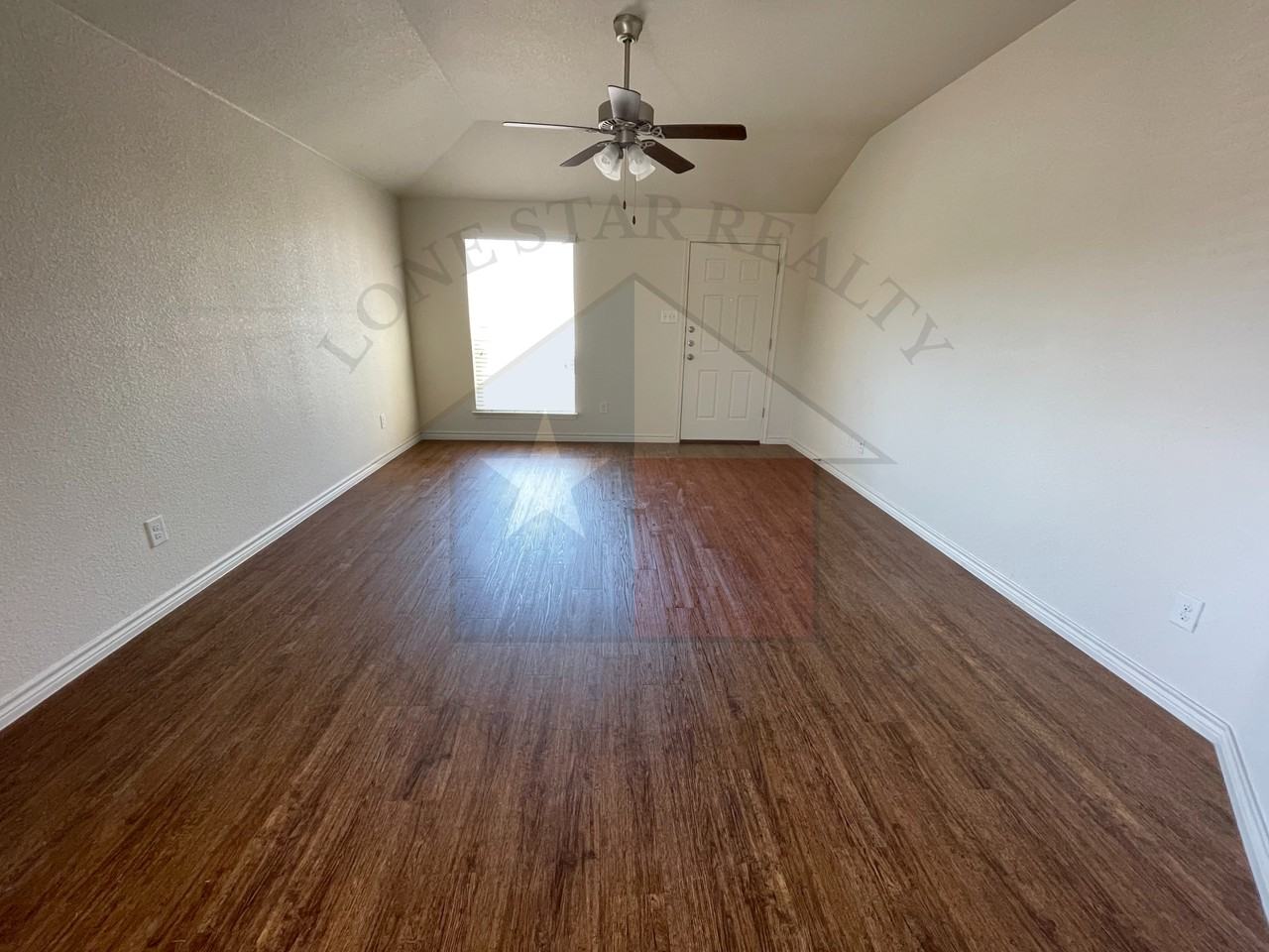 1537 Justin Loop - Photo 2 of 16