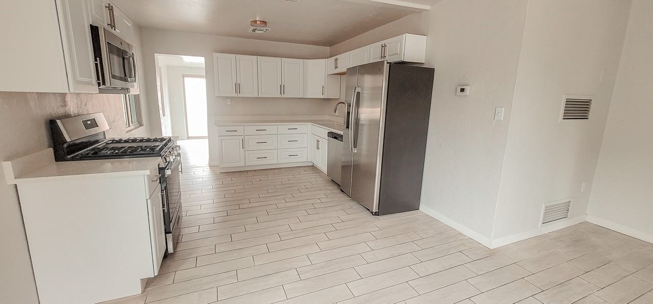 2126 E Silver St - Photo 2 of 17