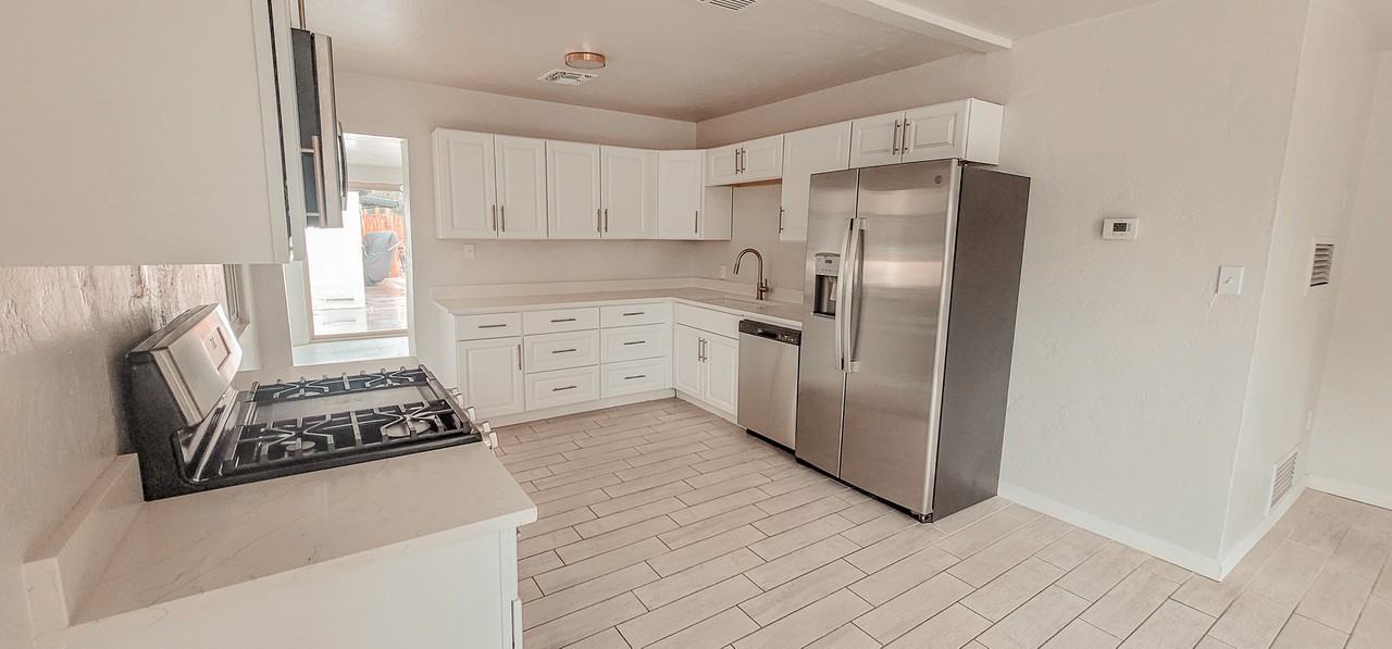 2126 E Silver St - Photo 3 of 17