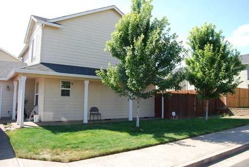 962 12th St - Photo 3 of 5