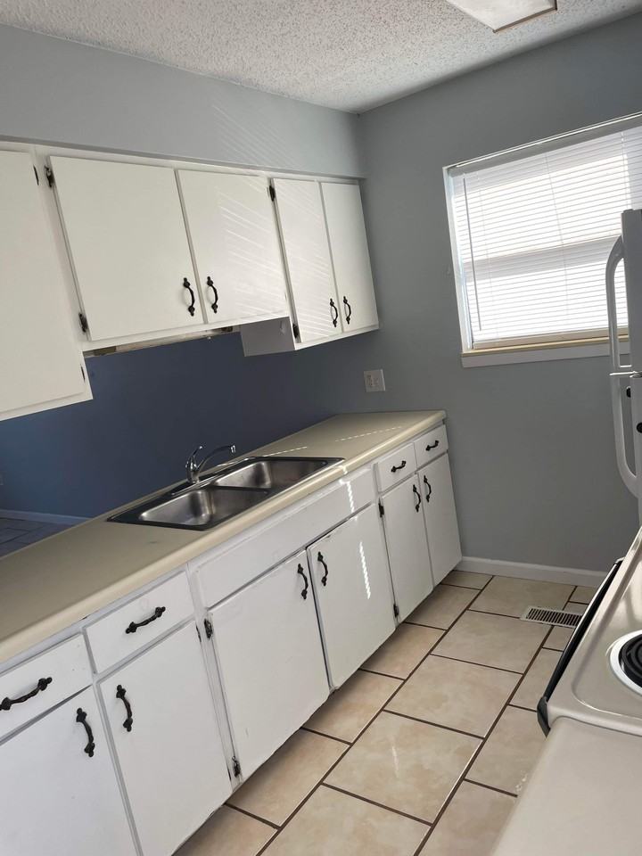 Hollister Gables Apartments 116 2nd Street P, Hollister, MO 65672