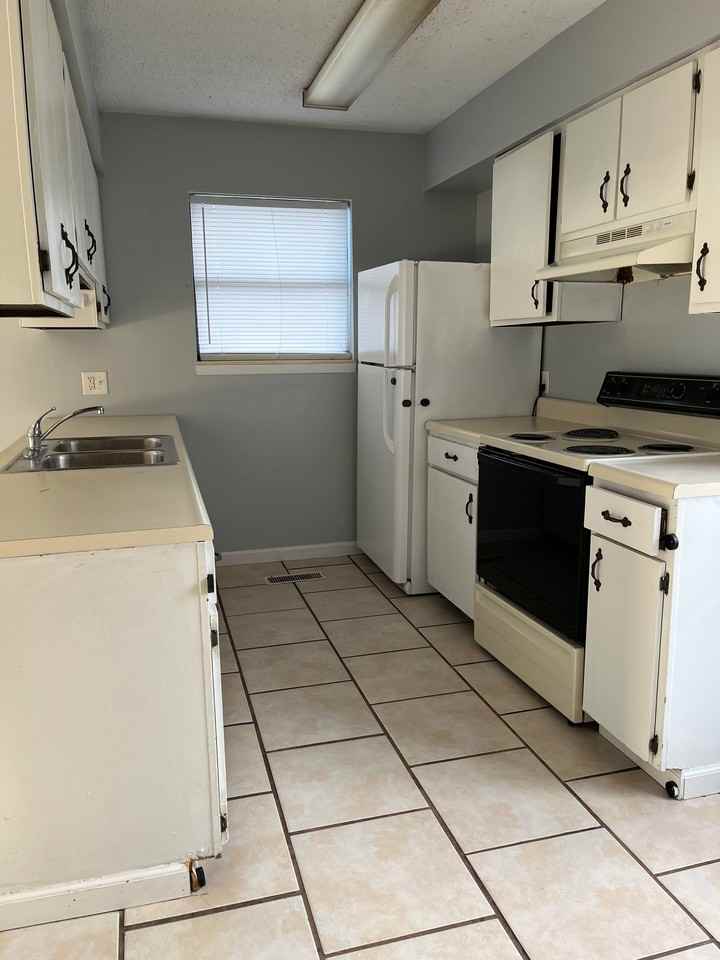 Hollister Gables Apartments 116 2nd Street P, Hollister, MO 65672