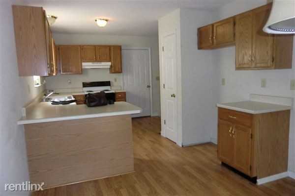 122 Forest Ct - Photo 3 of 8