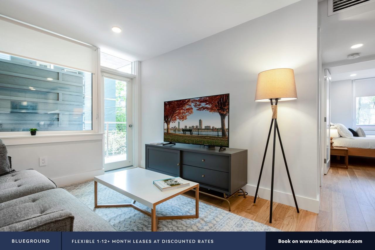 334 Harvard St #90 - Photo 2 of 23